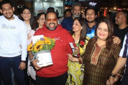 Shankar Mahadevan receives flowers and chocolates as he reached Mumbai after Grammys win.