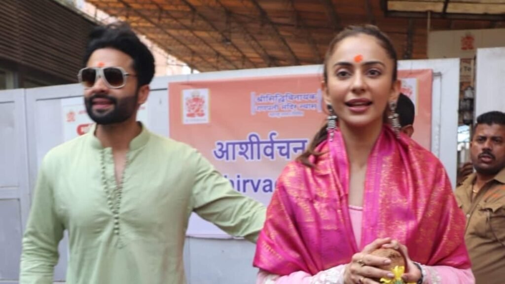 Rakul Preet Singh and Jackky Bhagnani at Siddhivinayak temple in Mumbai. (Varinder Chawla)