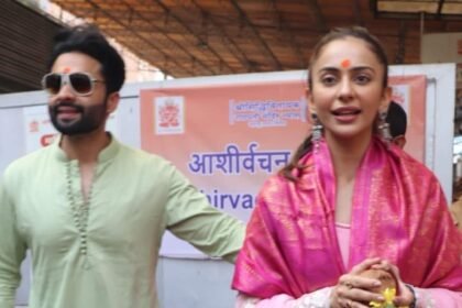 Rakul Preet Singh and Jackky Bhagnani at Siddhivinayak temple in Mumbai. (Varinder Chawla)